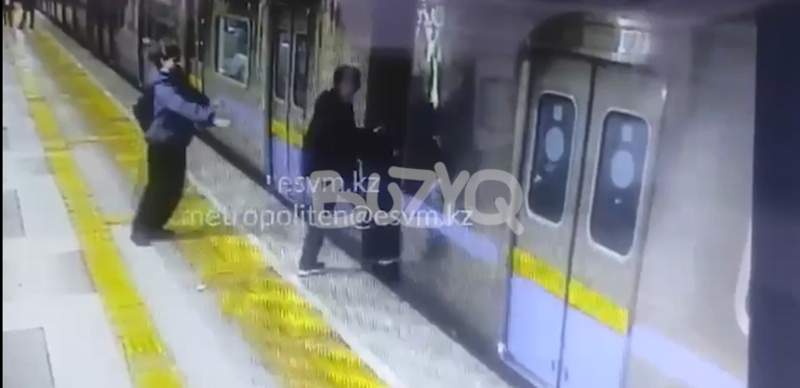 Парень погиб в метро Алматы: видео трагедии