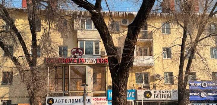 В Алматы открыт сезон сосулек. Власти пока не предупреждали горожан об опасности