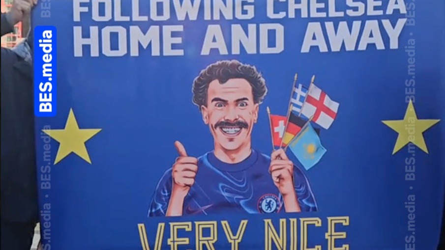 Баннер с изображением Бората привезли в Алматы болельщики "Челси"