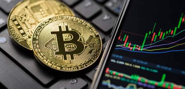 Курс биткоина взлетел до 108 тысяч долларов