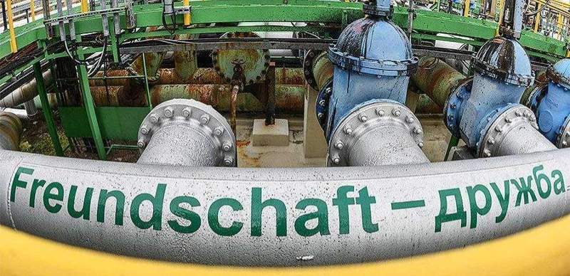 Поставки нефти по трубопроводу "Дружба" приостановлены из-за технических проблем