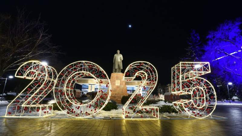 Новогоднее шоу: 20 декабря в Алматы одновременно зажгутся 80 ёлок