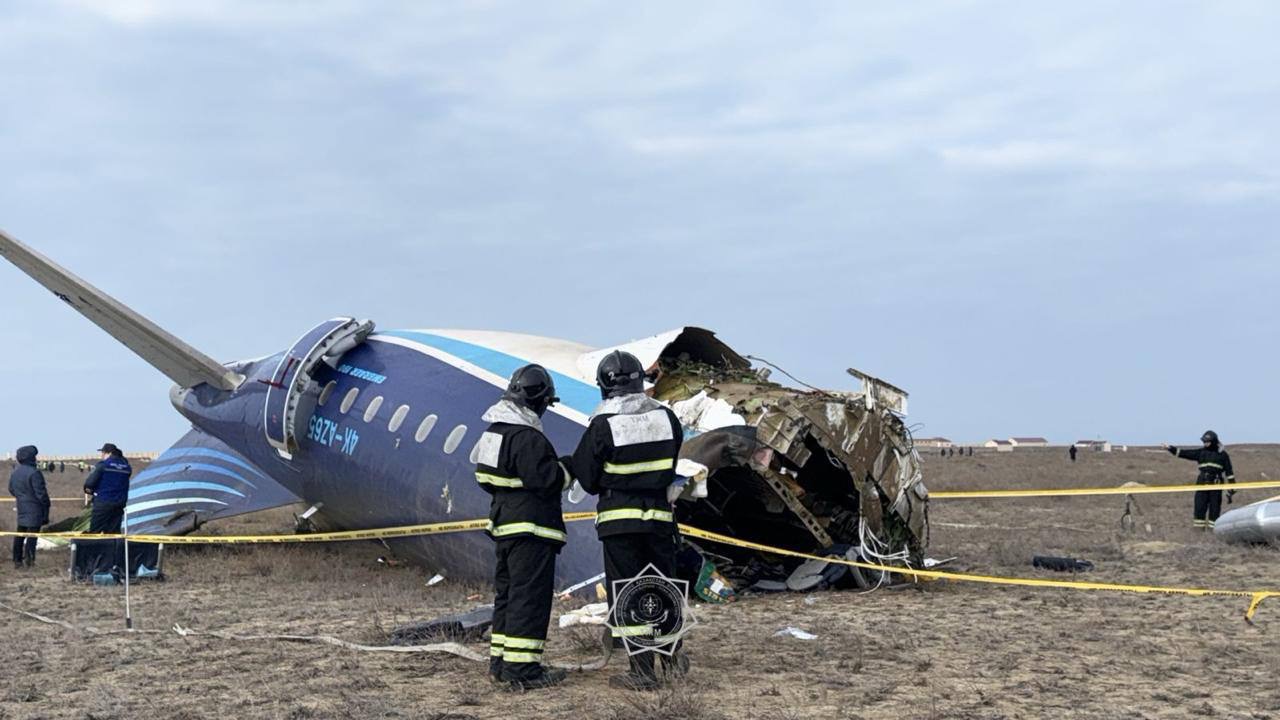 Самописцы разбившегося под Актау борта AZAL сопроводят азербайджанские специалисты