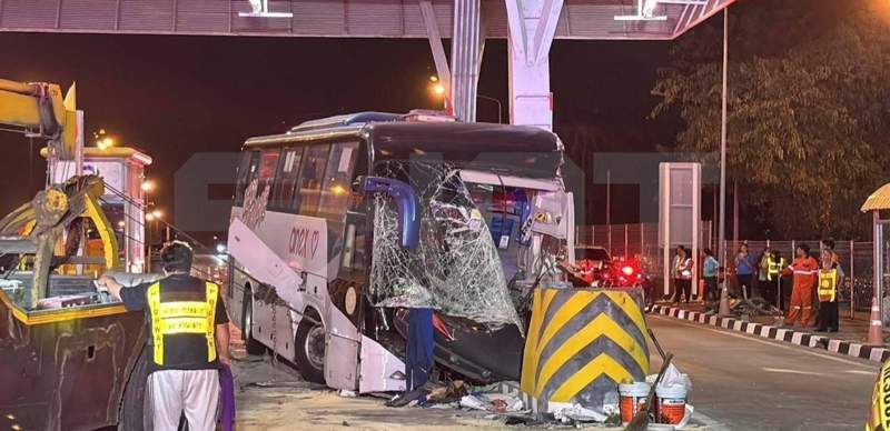 Автобус с туристами попал в ДТП в Таиланде