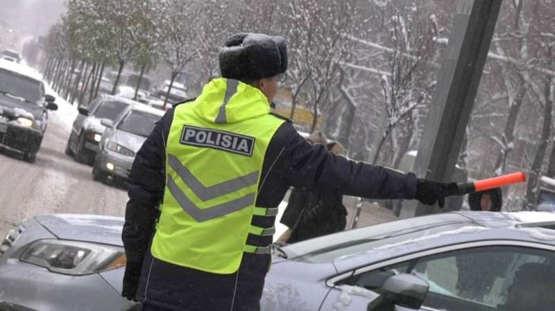Полиция Алматы призывает водителей соблюдать правила парковки в зимний период