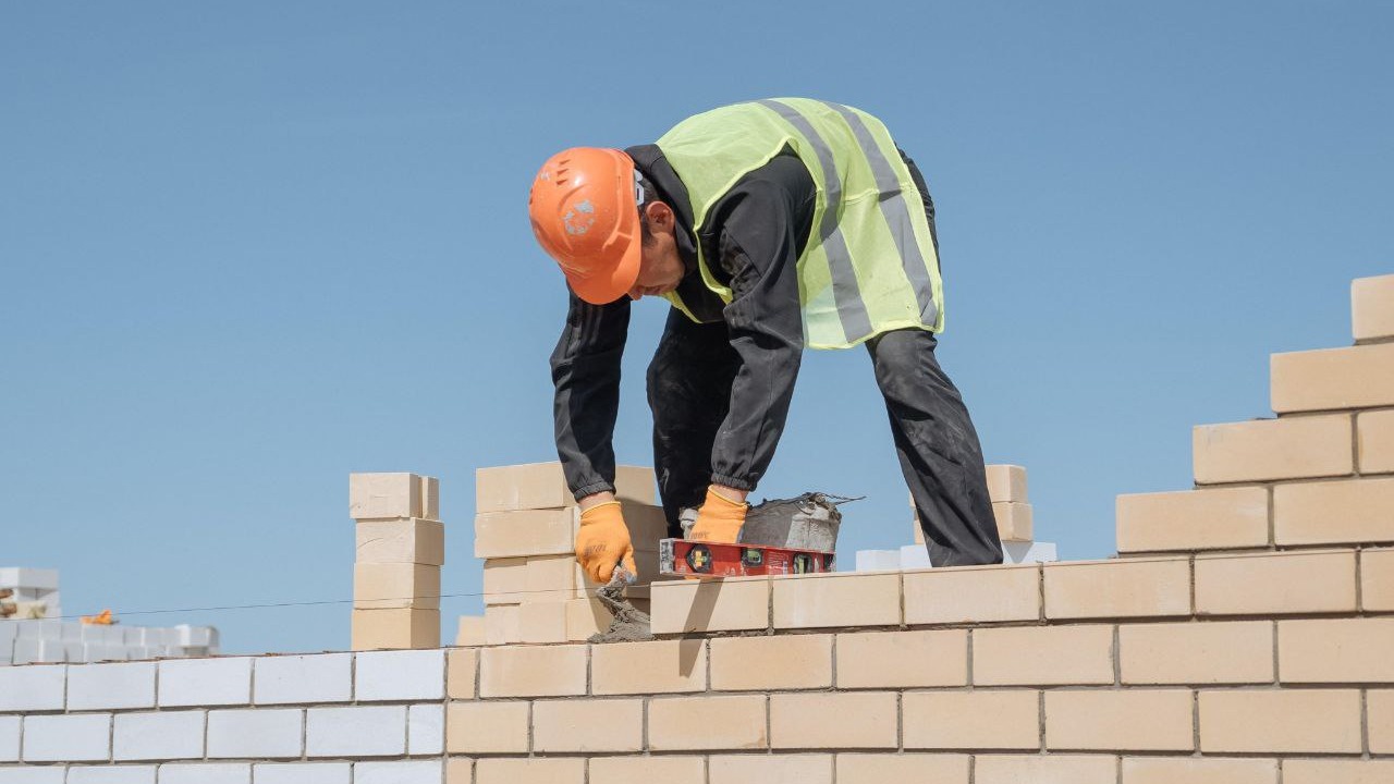 На возвращённые активы в Улытауской области строят новые медучреждения