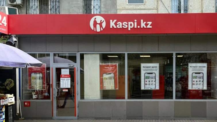 Kaspi и Home Credit Bank приостановили открытие карт нерезидентам Казахстана