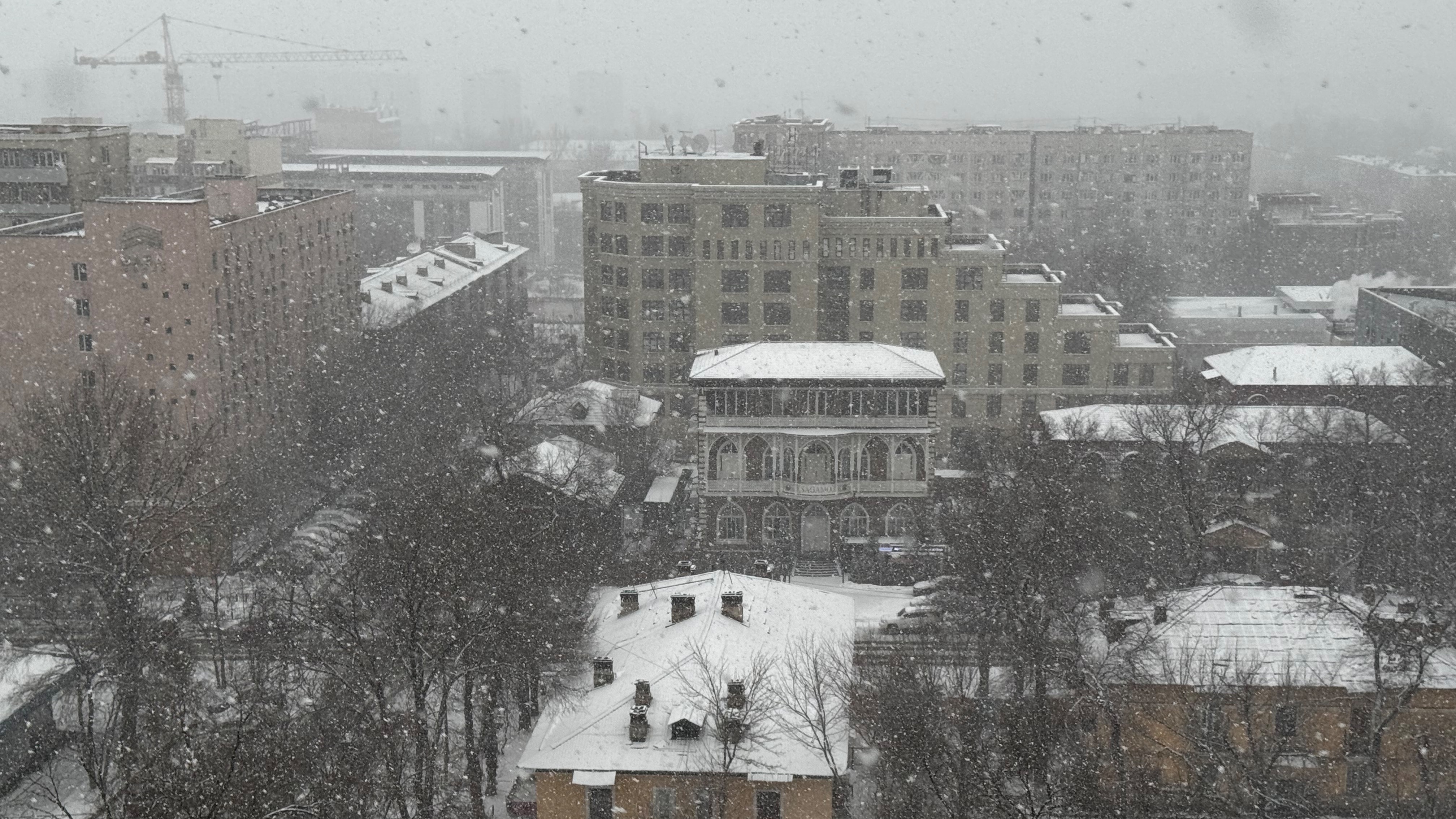 Сильная метель в Алматы: в аэропорту задерживают рейсы