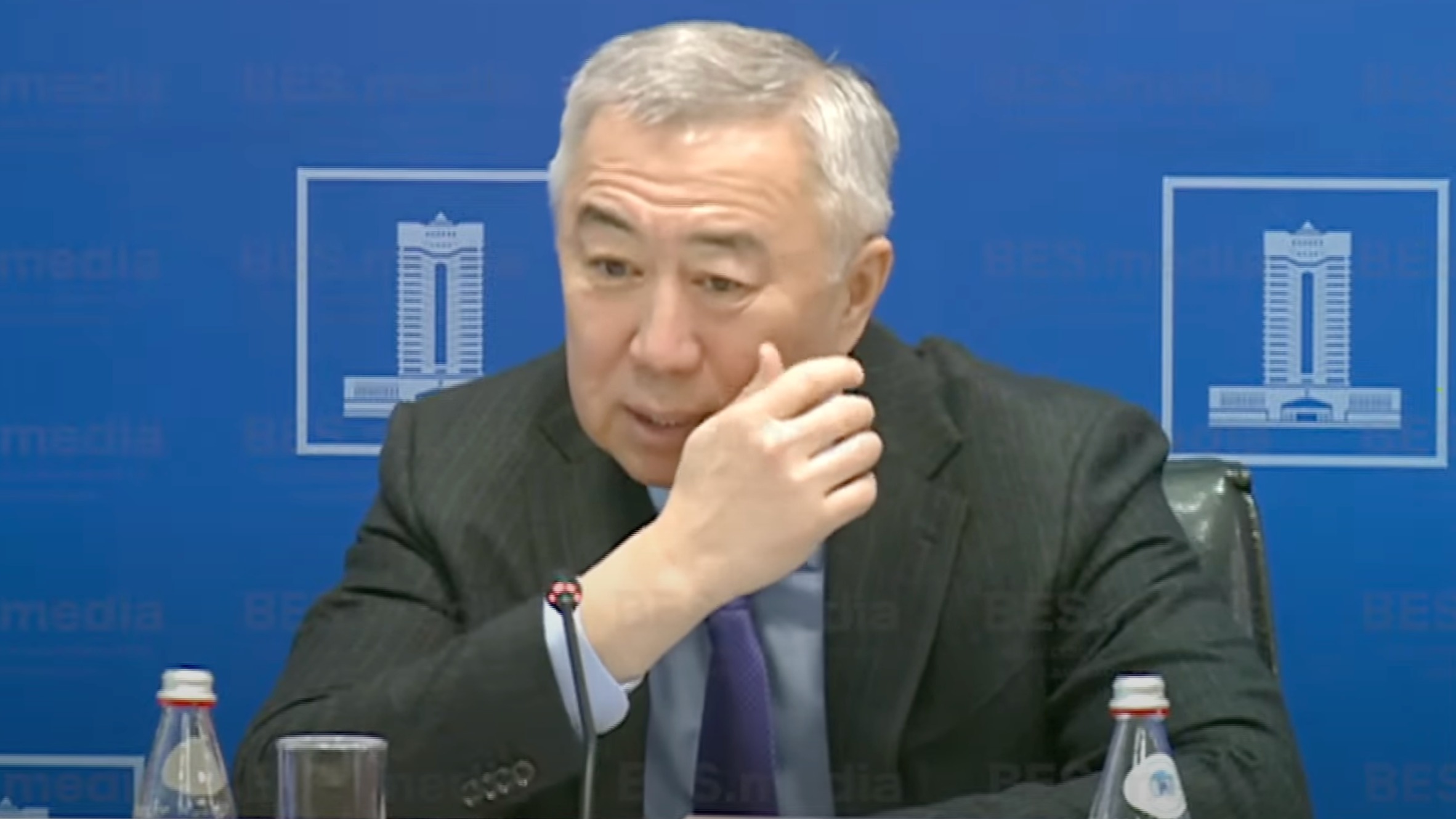 Кто затянет пояса – бизнес или чиновники? Серик Жумангарин попытался объяснить налоговую реформу НДС