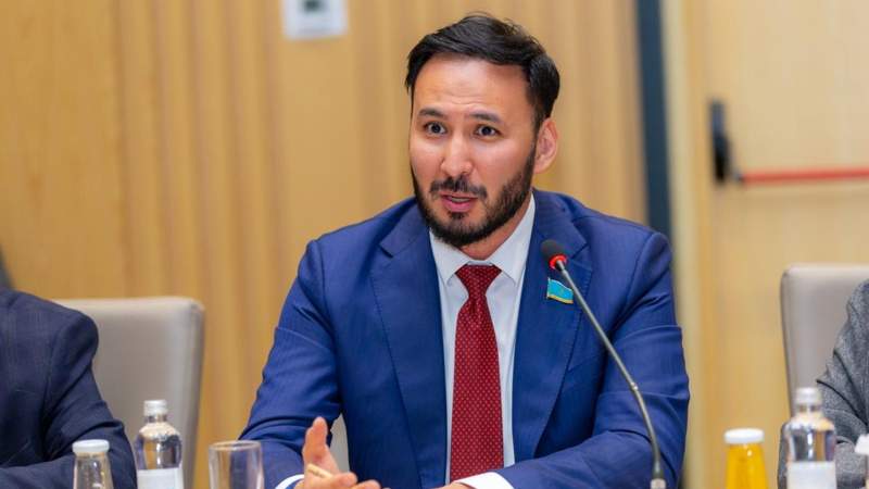 "Правительство специально завышает, чтобы сторговаться к меньшему" – депутат Ходжаназаров о повышении НДС