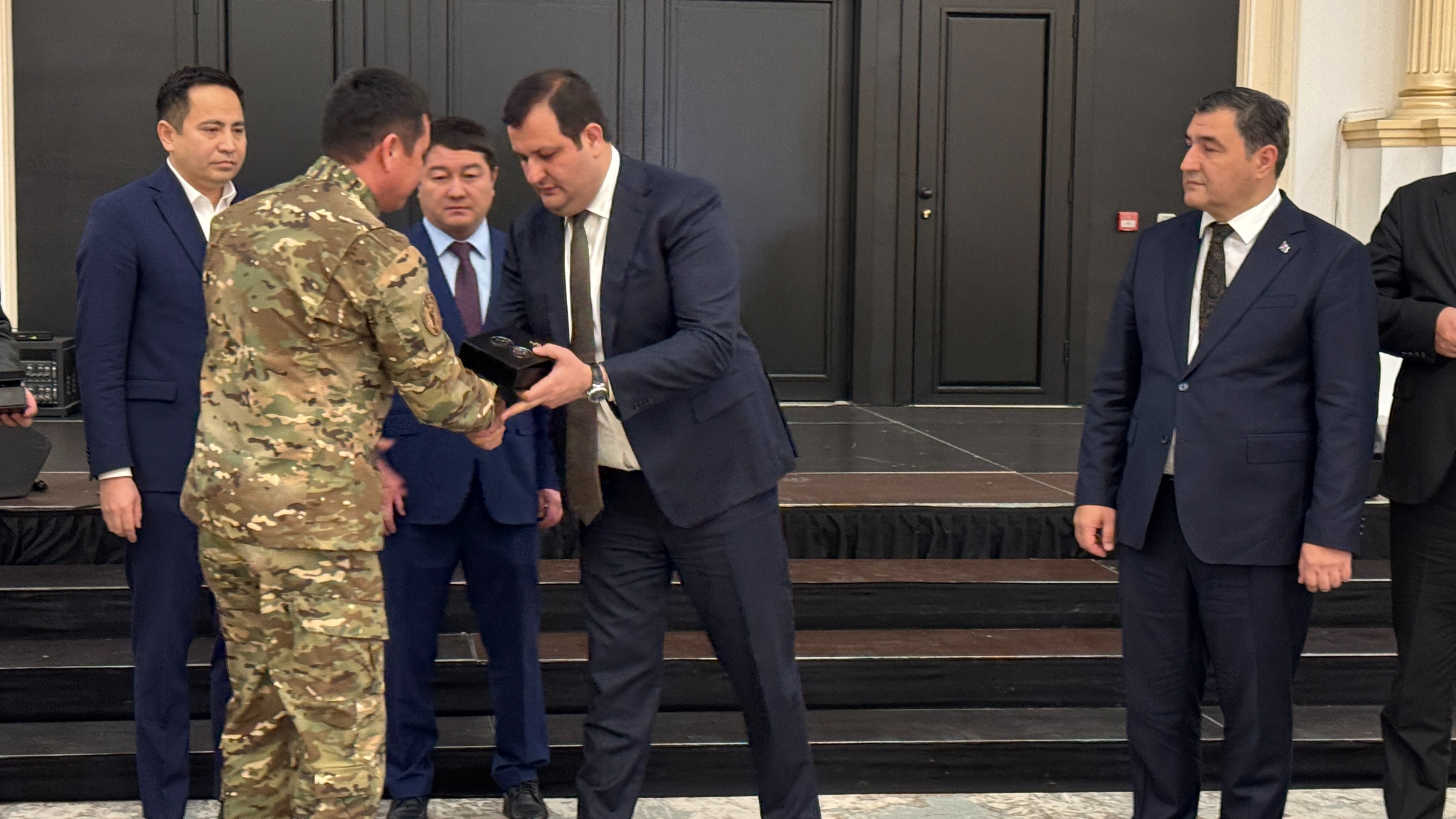 Квартиры семьям погибших в авиакатастрофе близ Актау подарил азербайджанский бизнесмен 

