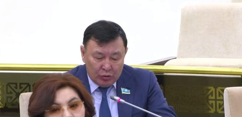 Злостных нарушителей ПДД направлять на пересдачу экзамена предложил сенатор Кожаев 