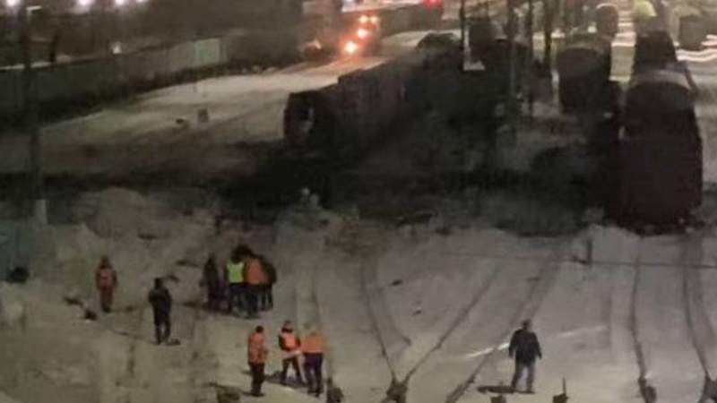 Возле старого вокзала в Астане взорвался контейнер на ж/д путях: выбило окна в близлежащих зданиях