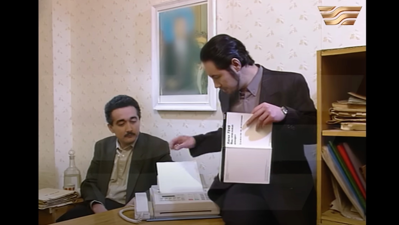 Портрет Назарбаева заблюрили в культовом сериале "Перекрёсток"