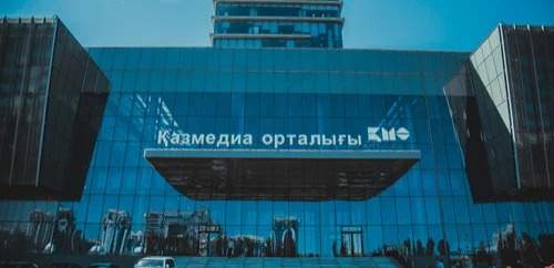 Телеканал "Ел арна" объединяют с "Хабаром": что будет с контентом и сотрудниками