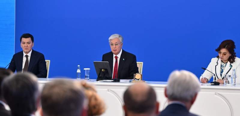 Президент Токаев призвал прекратить дискуссию о возврате старых часовых поясов