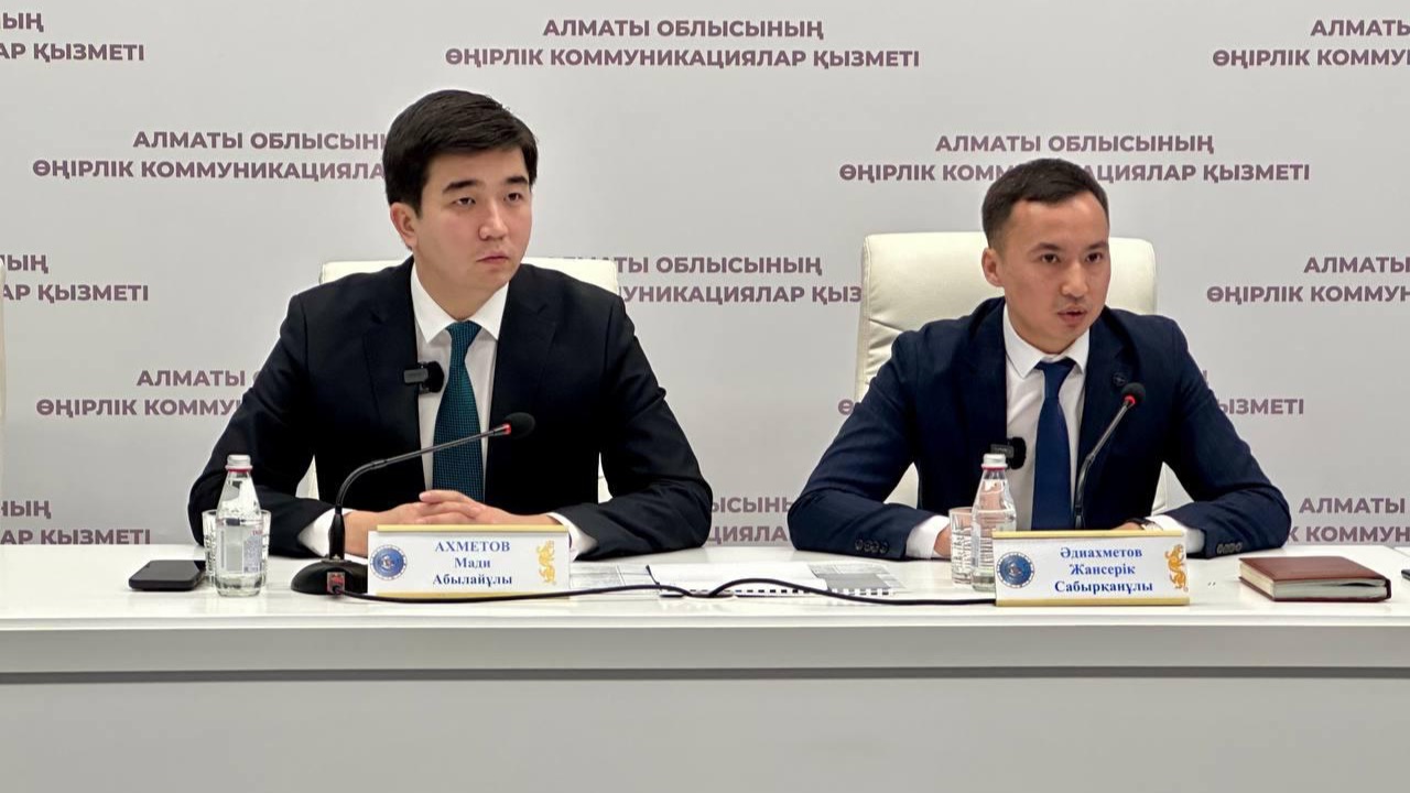 Быстро меняющий свои политические взгляды бывший депутат Мади Ахметов появился на публике