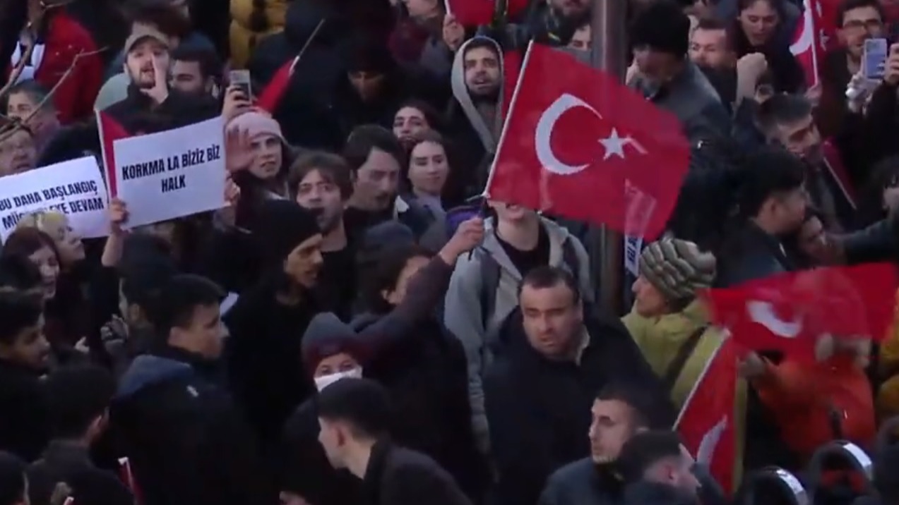 Протесты в Турции: власти Стамбула запретили въезд в город