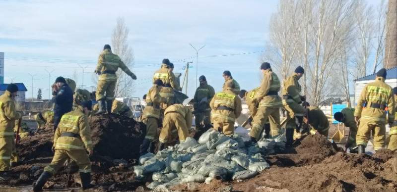Первая жертва паводков: в Акмолинской области внедорожник унесло течением