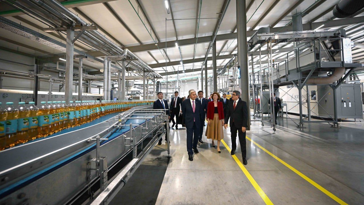 Президент Токаев посетил новый завод Coca-Cola в Шымкенте: инвестиции – 27 млрд тенге, 150 рабочих мест