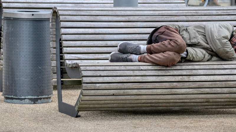 Барселона отправила бездомных в Валенсию 