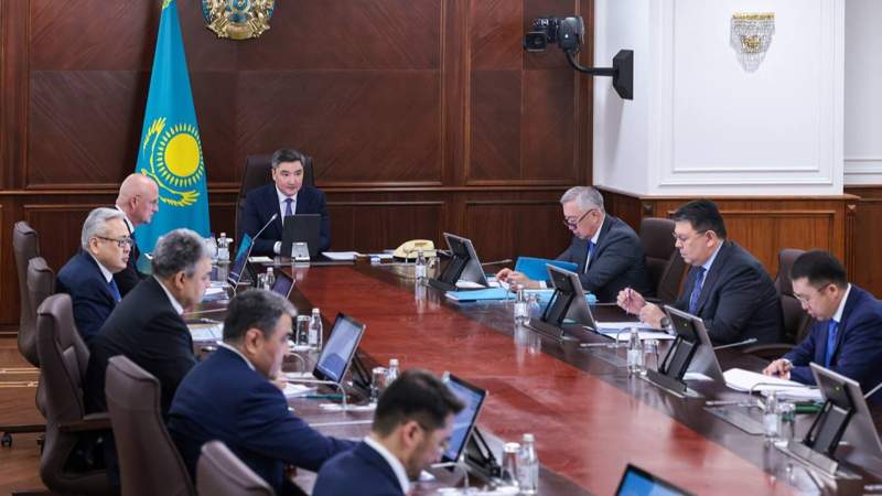 Олжас Бектенов раскритиковал работу акима Акмолинской области из-за затопления домов