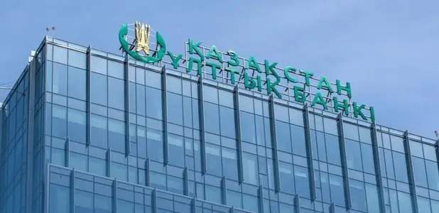 Нацбанк в апреле продал валюту на 968 млн долларов