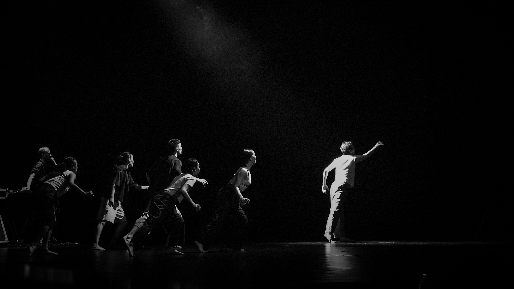 Сцена как мост: в Астане прошло шоу в честь 20-летия Французского альянса