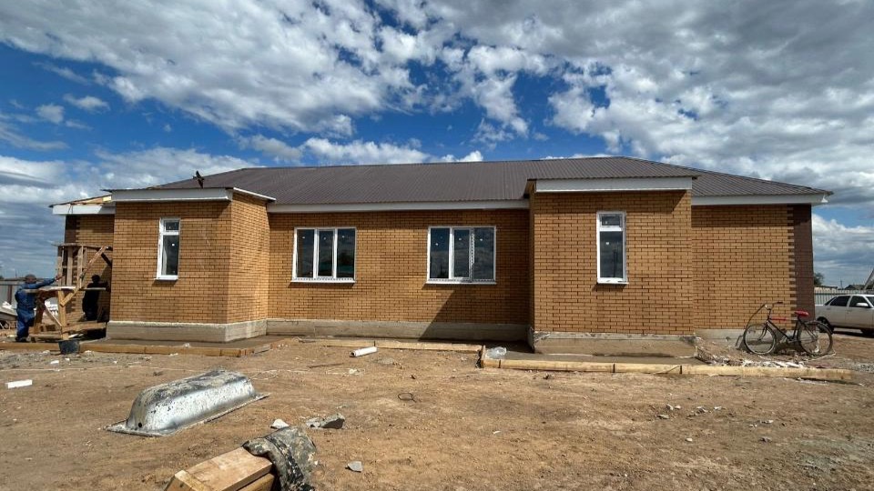 "Из города – в село": в Акжаикском районе Западно-Казахстанской области возводят новое жильё для переселенцев