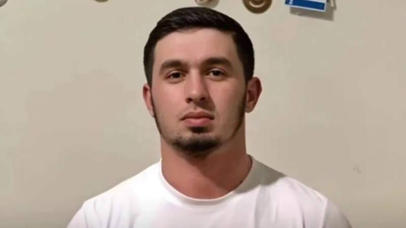 Чеченский активист Мовлаев получил свидетельство соискателя убежища в Казахстане