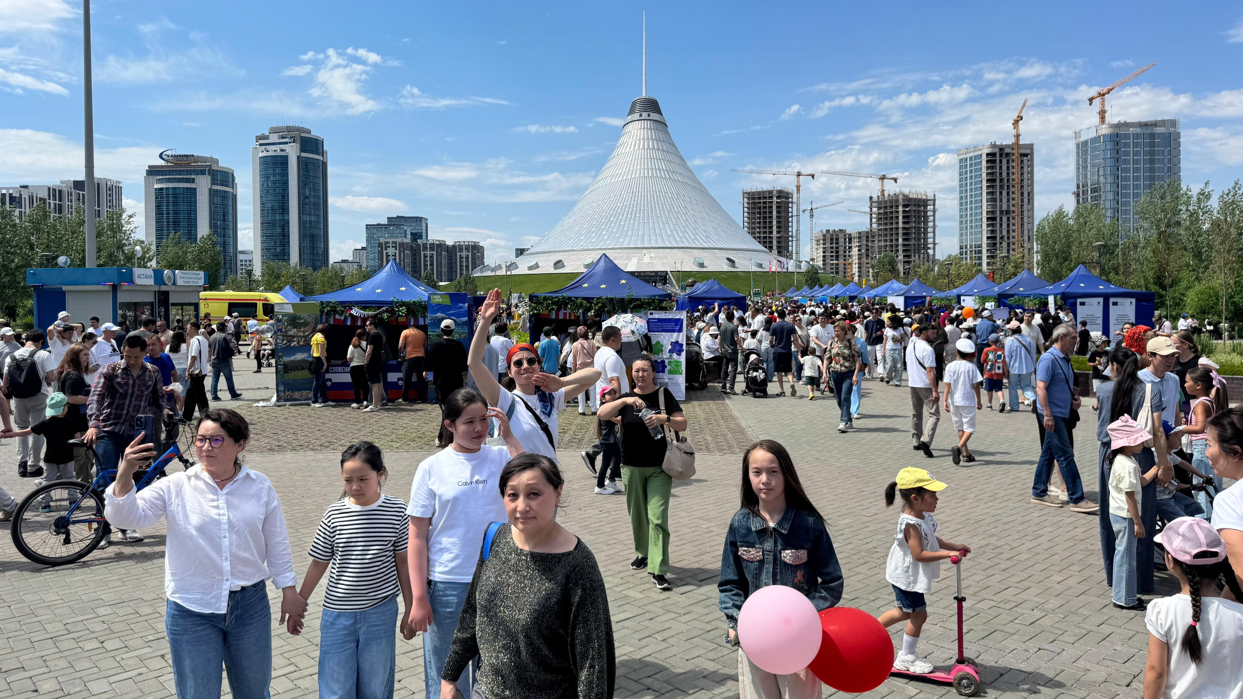 Фламенко, ярмарка и благотворительность: в Астане проходит EuroFest 2025