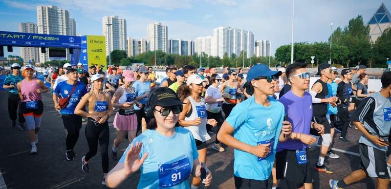 Huawei вручила победителям Astana Half Marathon 2025 новейшие смарт-часы