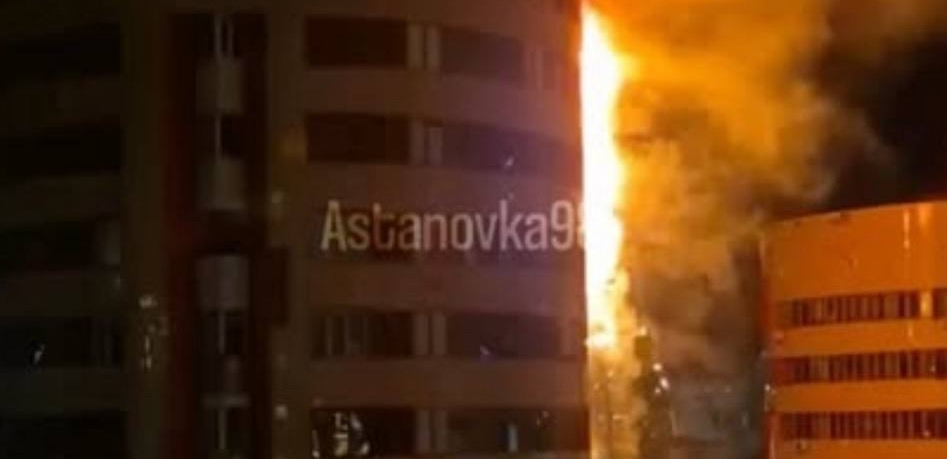 Пожар тушат в жилом комплексе "Семь бочек" в Астане