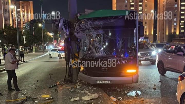 Девочка лишилась ног в ДТП с автобусом в Астане: страховщики обещают выплатить 19 млн тенге
