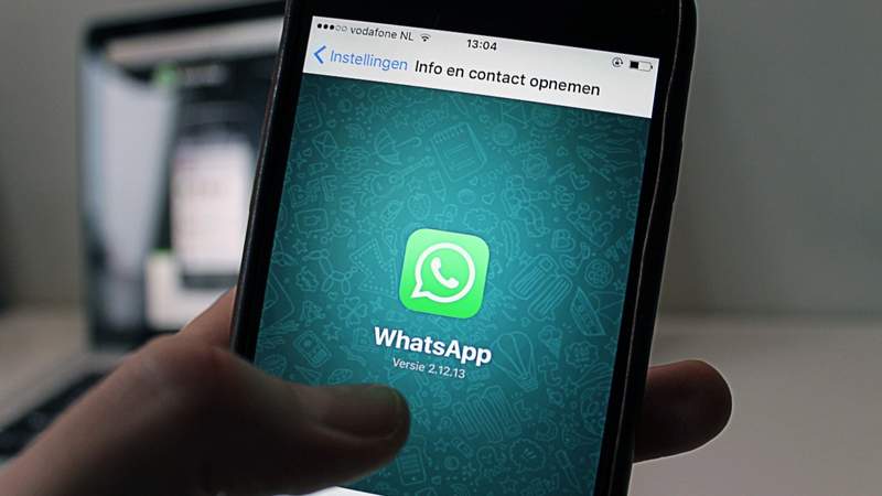 Meta начнёт показывать рекламу и вводит платные подписки в WhatsApp