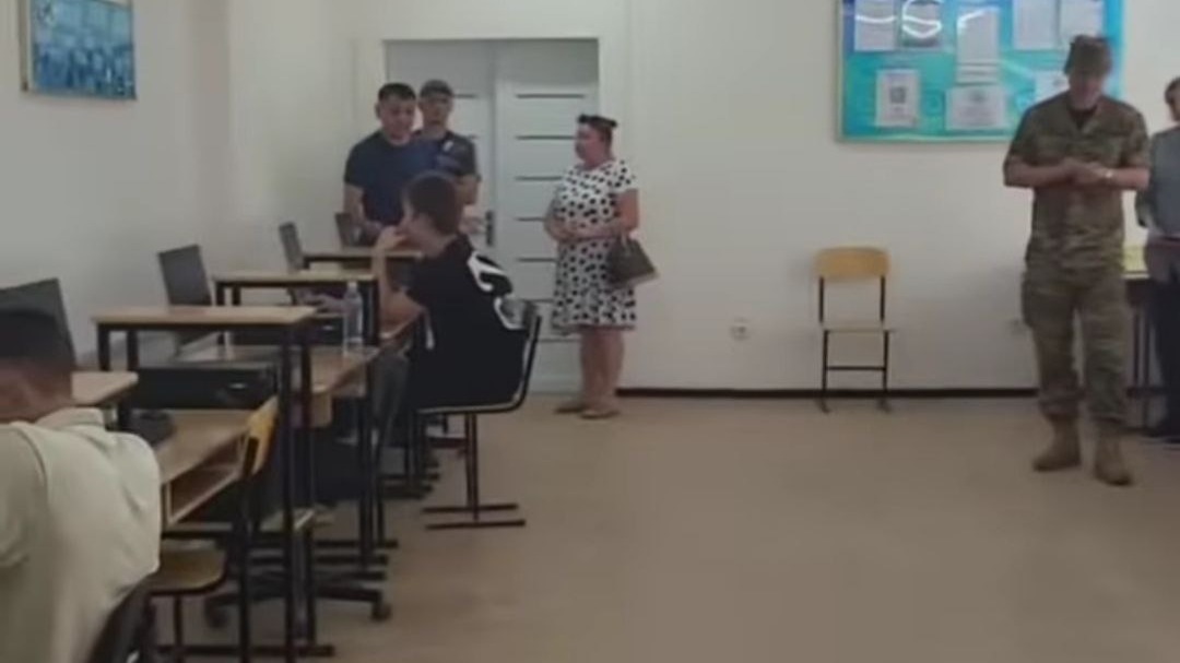 Учащихся колледжа в Костанае забрали в "военкомат" прямо с экзамена – военные назвали свою ошибку