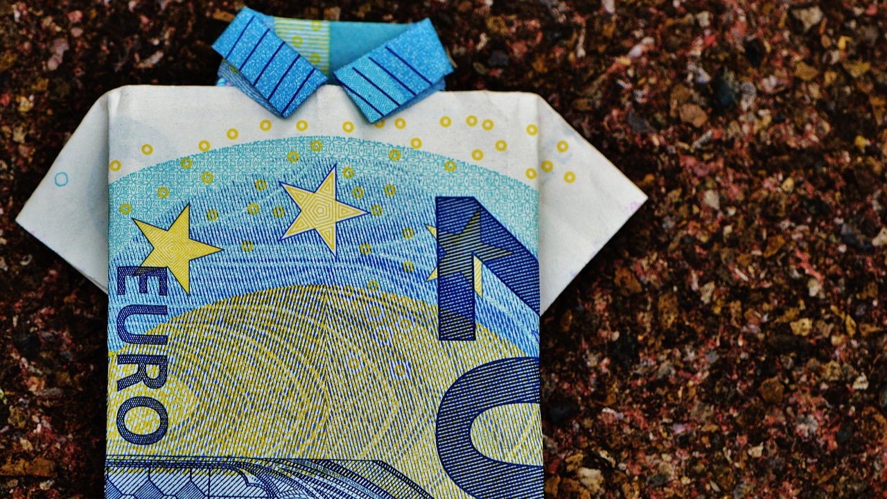 Курс евро превысил 613 тенге: что происходит и к чему готовиться