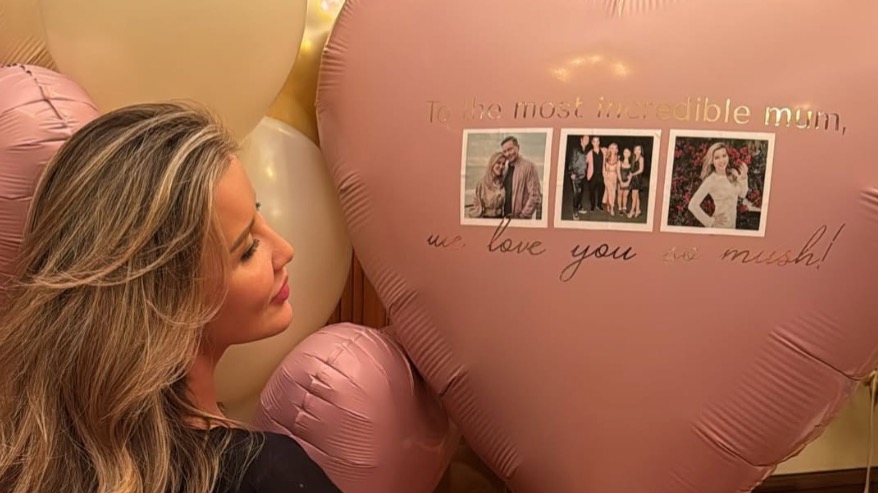 Алсу исполнила "Happy Birthday" а капелла для снохи Назарбаевой. Та восхитилась вокалом