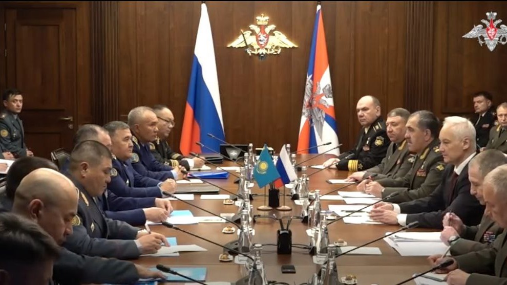Новый министр обороны Казахстана совершил свой первый визит после назначения – в Россию