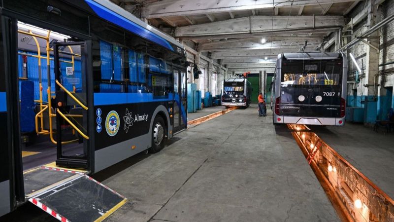 Изменить схему автобусных маршрутов в Алматы поручил аким Сатыбалды