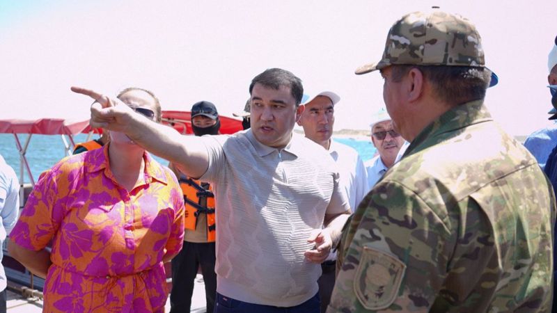 Срочно привести в порядок пляжи Шардары поручил аким Туркестанской области