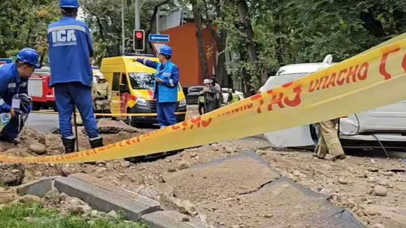 Взрыв на газопроводе в районе бульвара Бухар жырау в Алматы