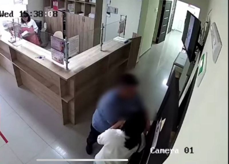 Вырвал волосы, сломал пальцы: мужчина напал на медсестру в Караганде