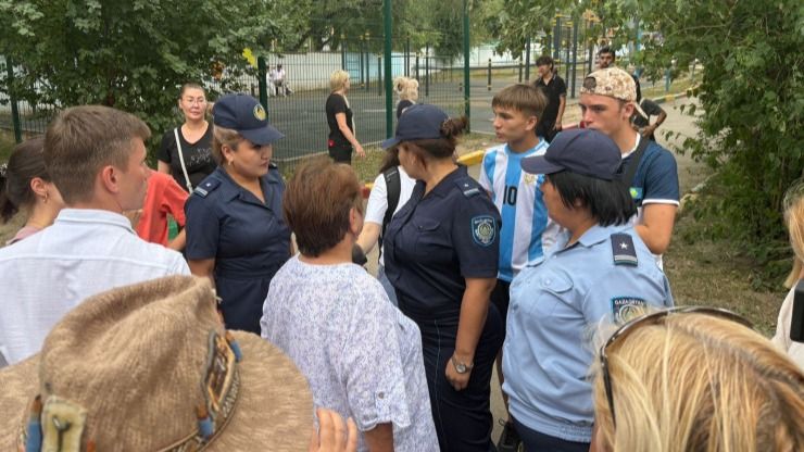 Депутат Базарбек потребовал отставки акима области из-за ситуации с сиротами