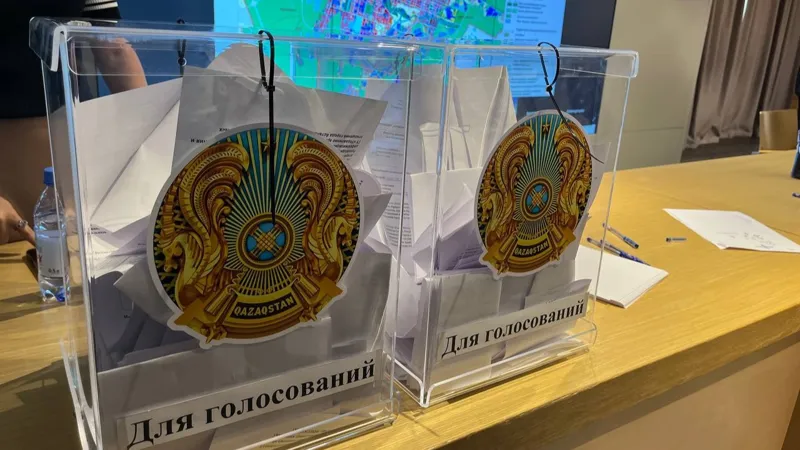 Урны для голосования на публичных слушаниях по корректировкам в генплан Астаны