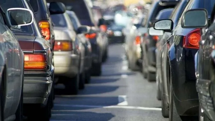 Автомобили на дороге