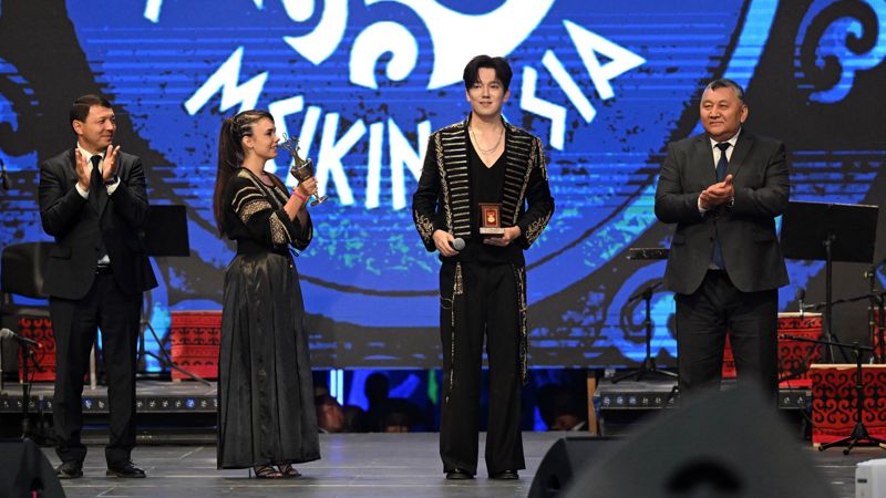 Димашу Кудайбергену присвоили звание народного артиста Кыргызстана