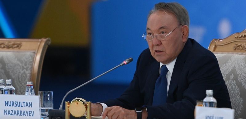 Назарбаев попал в топ-10 богатейших лидеров мира