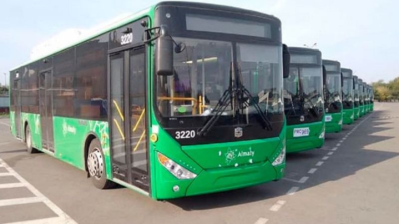Акимат Алматы избавляется от старых автобусов. Их дарят и продают