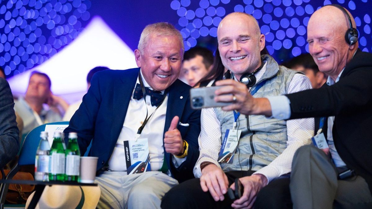 Нурлан Смагулов, основатель Astana Motors, Стив Гринфилд, Automotive Ventures, Чип Перри, AutoTrader.com (США) Первая отраслевая конференция